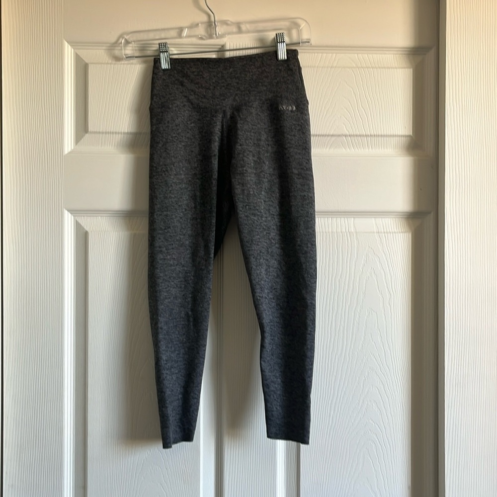 AR-33 Heather Gray Capri Leggings Size XS